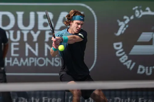 Рублёв задавил американца под крики трибун. Соперник не смог закончить встречу