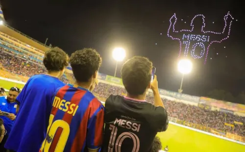 Имя Месси выложили из дронов. Круче перформанса ещё не было