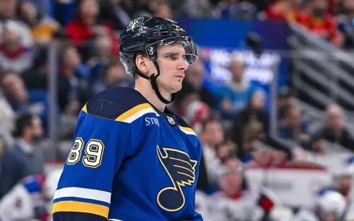 Бучневич поиздевался над бывшим клубом. Затащил победу и демонстративно сломал клюшку