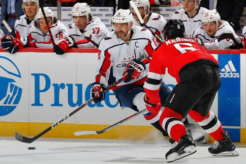 «Вашингтон» и «Нью-Джерси» сойдутся в борьбе за плей-офф. Александр Овечкин снова забьёт?