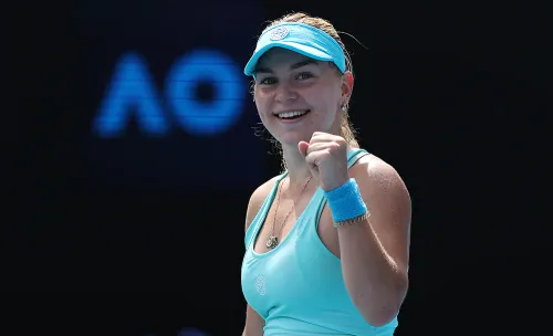 Русская теннисистка стала популярна в соцсетях. Это произошло после победы над Возняцки
