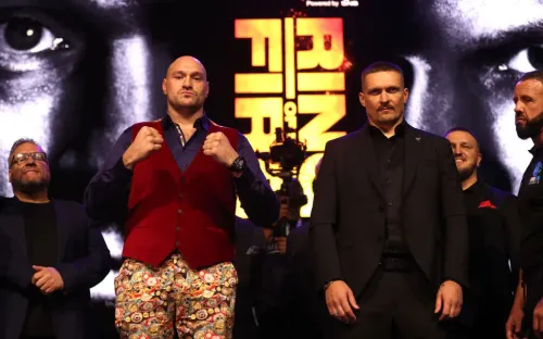 «Усик — рождественский подарок». Фьюри включил трэш-ток, но люди ему не верят