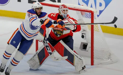 Бобровский вывел канадцев из себя. Их лидеры решили поиграть в UFC