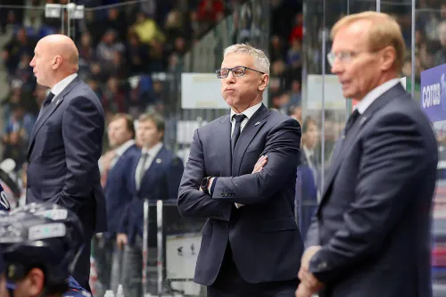 Перемены в «Торпедо». Ларионов продлил контракт, но слил концовку регулярки и генменеджера