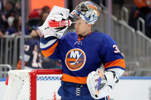 45 спасений гениального Сорокина. НХЛ подвигов россиянина не оценила