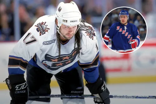 Канадский боец жёстко отомстил русскому хоккеисту. Саймон шёл к этому семь лет