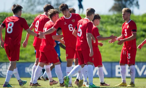 Судьи опоздали на 22 минуты. Но наша молодёжка всё равно деклассировала «Насьонал»