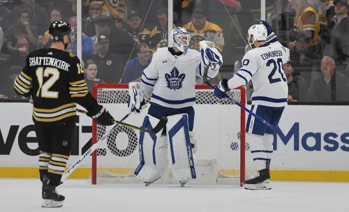 Стена имени Самсонова. Российский вратарь затащил победу для «Торонто»