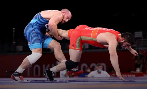 Легендарная схватка Снайдера с Садулаевым под угрозой. Американец попал в позорный скандал