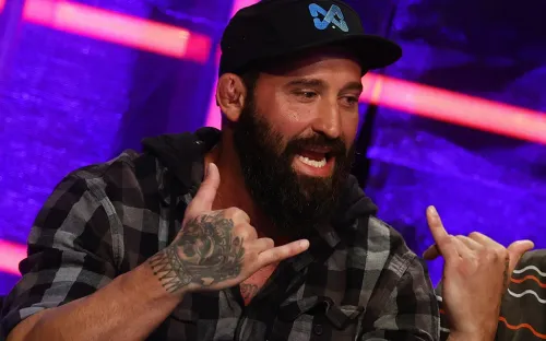 «Я убью тебя, жалкий неудачник». 100-киллограмовый бугай избил фаната после поражения