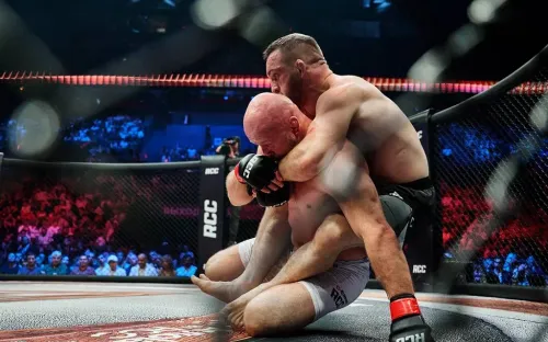 Шторма заштормило, но до гонга хватило. Ветеран ММА уступил решением молодому белорусу