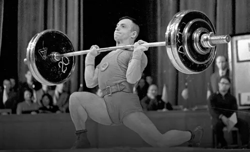 Олимпийского чемпиона убил собственный сын. Алкоголь разрушил жизнь советского штангиста