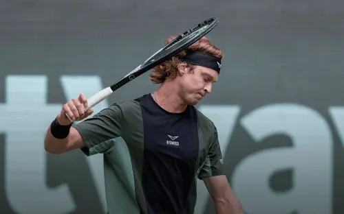 Бесполезный камбэк Рублёва. Выкарабкался с 2:5 и матчбола, но вылетел из Галле