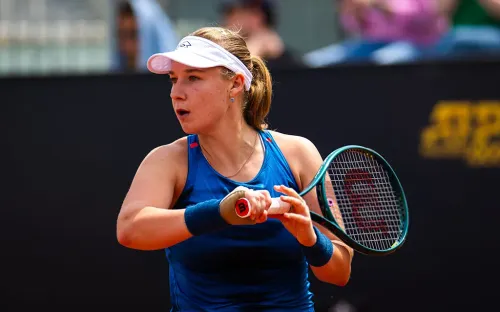 Дождь и две игры за день. Блинкова в боевике уступила сопернице и непогоде