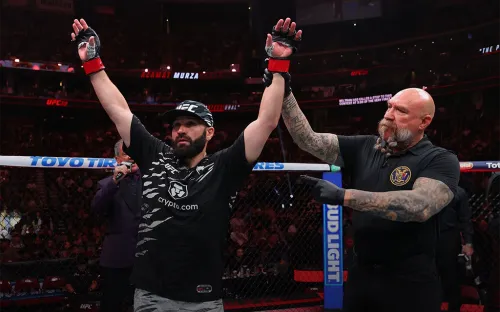 Экс-охранник президента кошмарит UFC. Россиянин нокаутировал бразильца и просит титульник