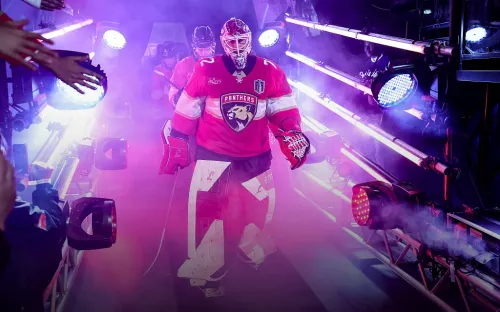 «Установите ему памятник». Бобровский не дрогнул и вновь добрался до Кубка Стэнли