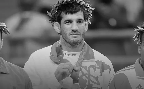 «Бывают такие люди, которые рождаются раз в столетие». Умер Бувайсар Сайтиев