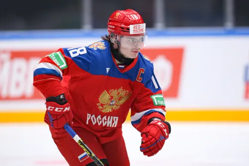 В ИИХФ одумались. Юниоров и молодёжь заставят надевать защиту шеи после ряда трагических случаев