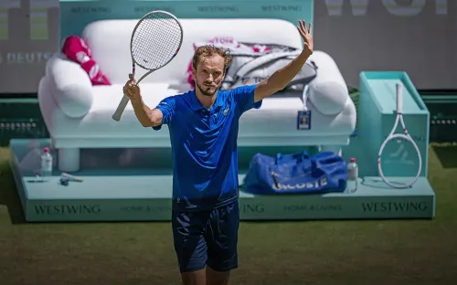 Медведев впервые в сезоне вышел в финал. Обыграет Бублика в решающем матче в Галле?