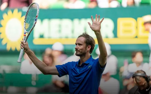 Медведев вернулся в топ-10 ATP. Даня обыграл француза под овации немецких трибун