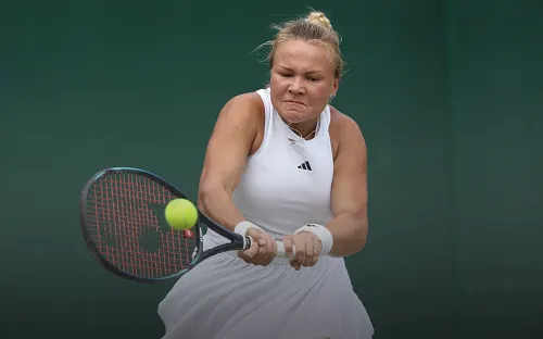 Проклятая травма. Шнайдер не смогла пройти американку из-за проблем с рукой