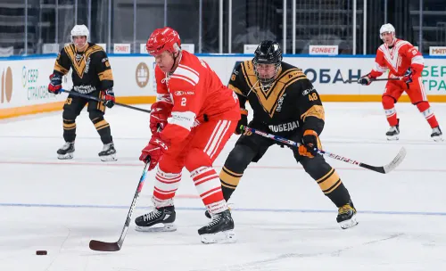 Команды «Бизнес» и «Политика» вышли в финал турнира по хоккею на ПМЭФ-2025