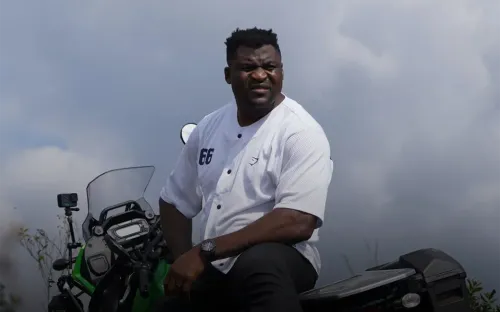 Экс-чемпион UFC угодил в аварию, в которой погибла девушка. Нганну светит большой срок