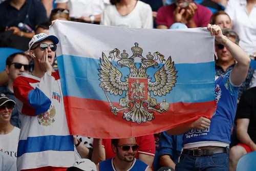 На Australian Open запретили российский флаг. Украинские фанаты 14 раз вызывали полицию