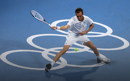 МОК озвучил первые фамилии россиян на Олимпиаде. А где Медведев и Ефимова?