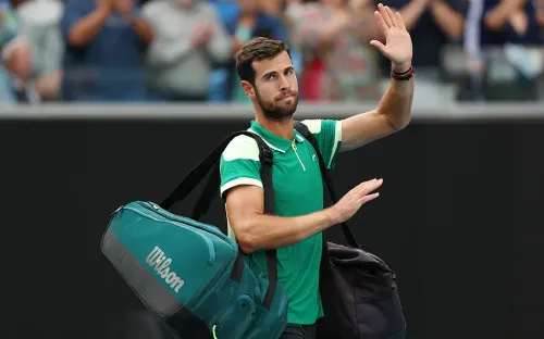 Хачанов сломал ракетку, но не соперника. Россиянин уступил в невероятном триллере