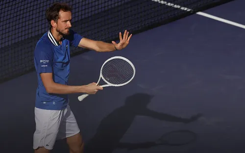 Идеальная победа за 77 минут. Медведев взял реванш у опытного болгарина