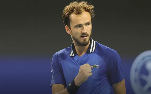 Шикарный камбэк Медведева. Итальянца сломил 12 проигранных очков подряд