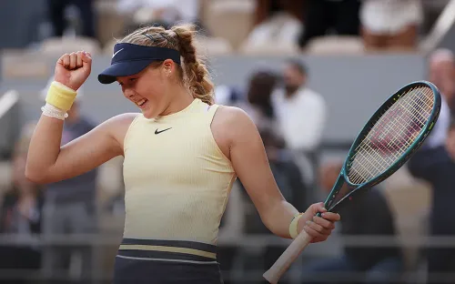 Французы пели имя русской теннисистки! 17-летняя Мирра вышла в полуфинал «РГ»