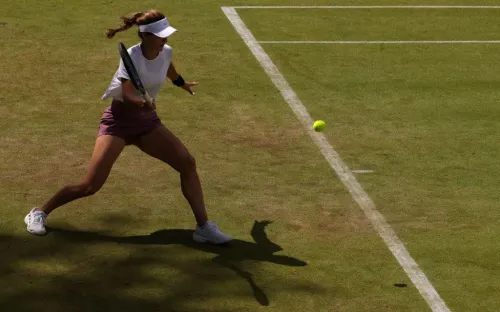 Удача снова на стороне Калинской. Россиянка в полуфинале Берлина из-за травмы Соболенко