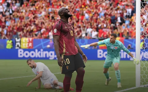 Бельгия сенсационно проиграла на Евро. Лукаку забил дважды, а запорол в разы больше