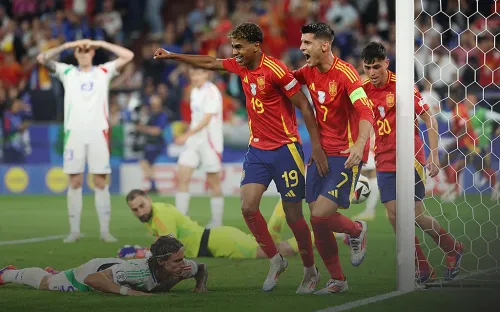 Испанский смерч снёс Италию. «Фурия Роха» стала главным фаворитом Евро