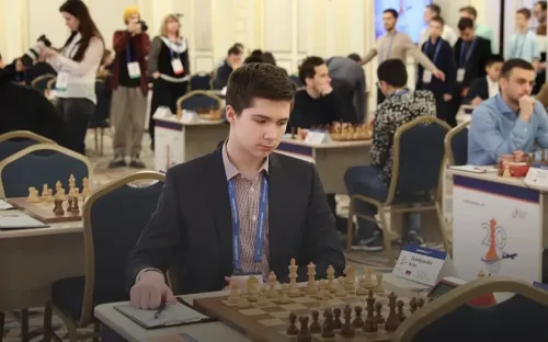Историческая победа 14-летнего россиянина. Самый юный гроссмейстер России – чемпион Азии