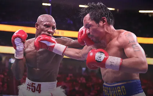 «Это просто дичь». 46-летнюю легенду бокса бросают на убой действующему чемпиону мира