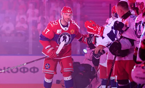 Ковальчук продолжит играть в КХЛ. Илья возил любителей, играя за сборную Легенд