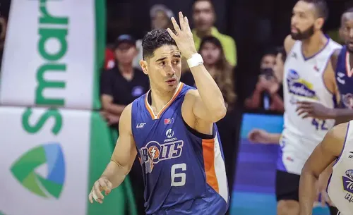 Первый четырёхочковый в истории баскетбола. Стефу Карри пора на Филиппины