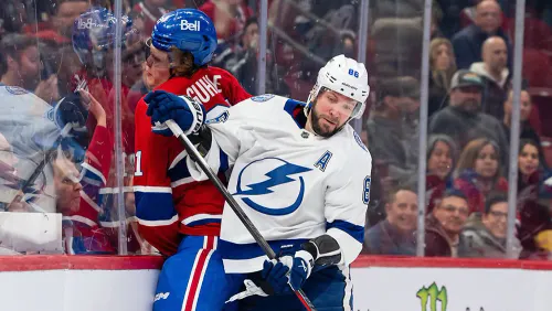 Кучеров бьёт рекорды и соперников. Никита переписывает историю НХЛ