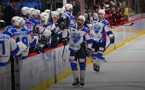 И сразу всё наладилось. Новый спонсор вызвал ажиотаж в хоккейном Тольятти