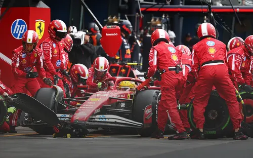 Худший старт за 16 лет! Хэмилтон и Ferrari провалили дебютную гонку сезона