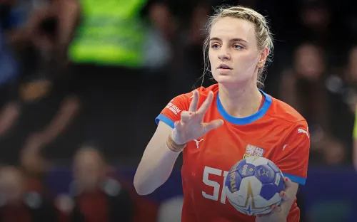 Одна из лучших гандболисток мира приостановила карьеру ради мечты. Но случилась трагедия