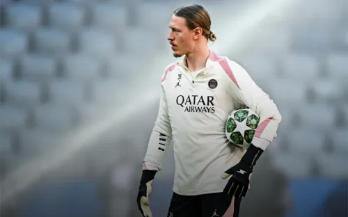 «Проблем с русским вратарем не будет». «ПСЖ» избавится от Сафонова ради украинца?