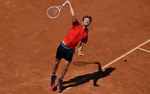 Даниил Медведев против звёздных ветеранов и юного Алькараса. Кто выиграет золото ОИ-2024?