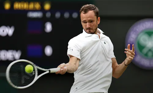 Даже не вспотел. Медведев за 35 минут вышел в 1/4 финала Уимблдона