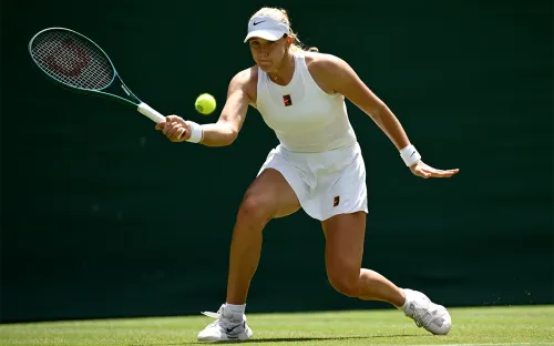 Андреева уверенно побеждает, Баптист цепляется в каждом гейме. Кто окажется сильнее?