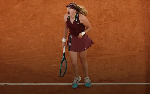 Мирру «душили» судья и французы. У юной россиянки есть шанс вернуть должок в Париже