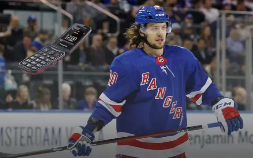 Панарин предпочитает кнопочный телефон. Его одноклубники недовольны